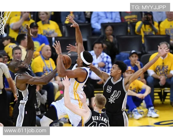 勇士逆袭快船实现三连胜：不畏挑战，再现王者风范